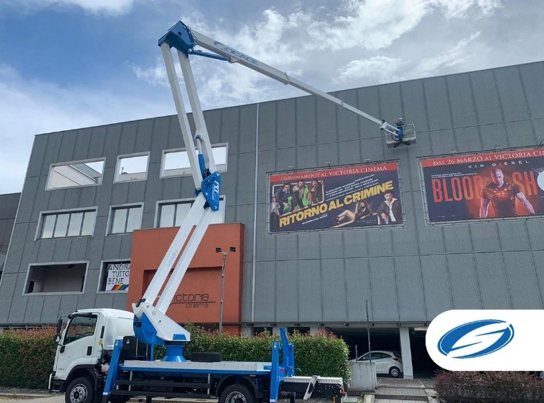 Isuzu F3 R90 Socage con braccio della piattaforma esteso